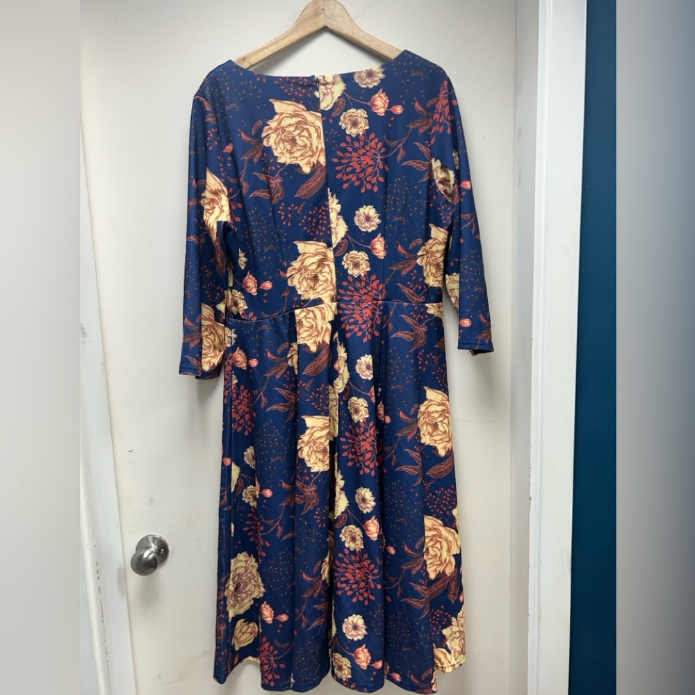 Elegant Navy Floral 3/4 Sleeve Midi Dress - Picture 5 of 7
